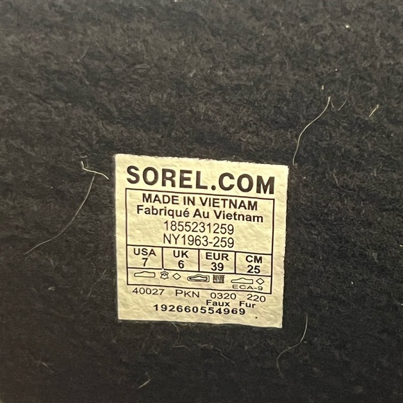 Sorel Youth Caribou Leather Winter Boots in "Buff" Black and Tan , size 7 - Picture 7 of 10